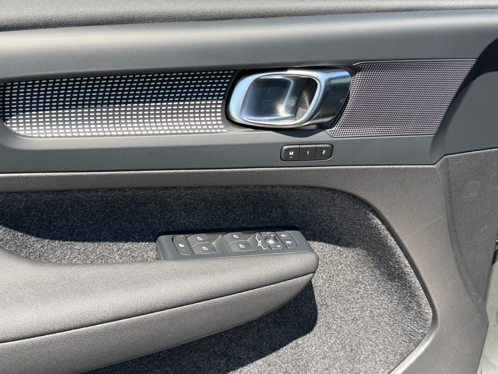 2026 Volvo EX40 Single Motor Extended Range Plus