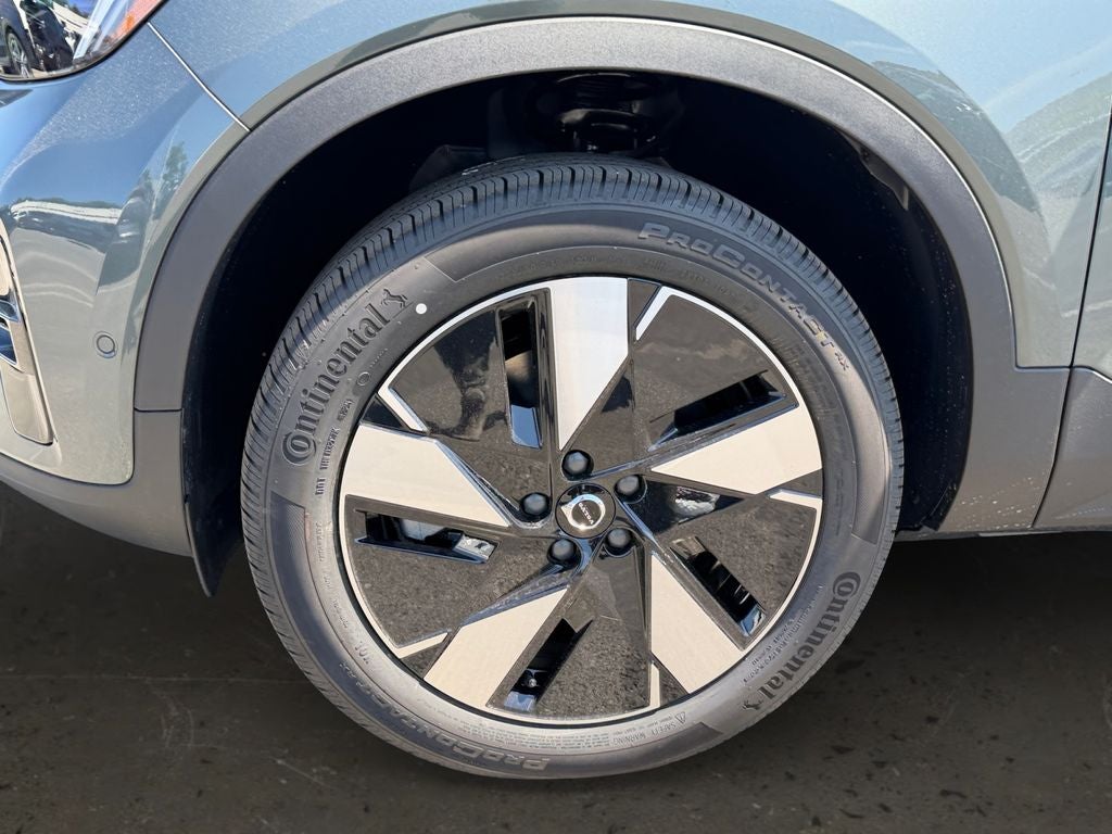 2026 Volvo EX40 Single Motor Extended Range Plus