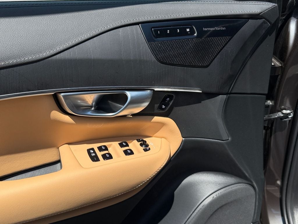 2024 Volvo XC90 Recharge Plug-In Hybrid Ultimate