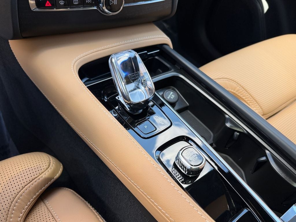 2024 Volvo XC90 Recharge Plug-In Hybrid Ultimate