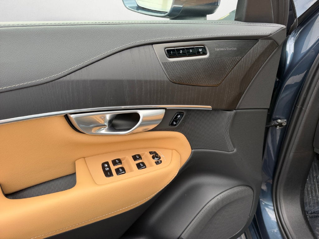 2024 Volvo XC90 Recharge Plug-In Hybrid Ultimate Volvo Certified