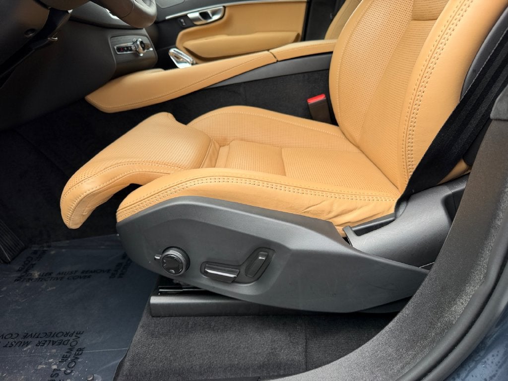 2024 Volvo XC90 Recharge Plug-In Hybrid Ultimate Volvo Certified