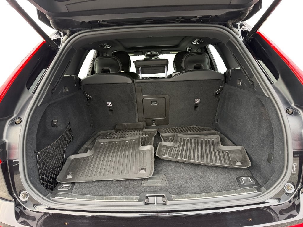 2024 Volvo XC60 Recharge Plug-In Hybrid Ultimate Black Edition Volvo Certified
