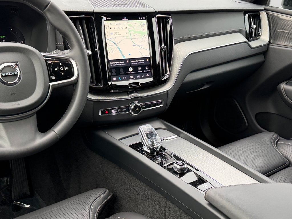 2024 Volvo XC60 Recharge Plug-In Hybrid Ultimate Black Edition Volvo Certified