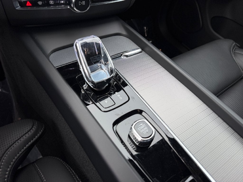 2024 Volvo XC60 Recharge Plug-In Hybrid Ultimate Black Edition Volvo Certified