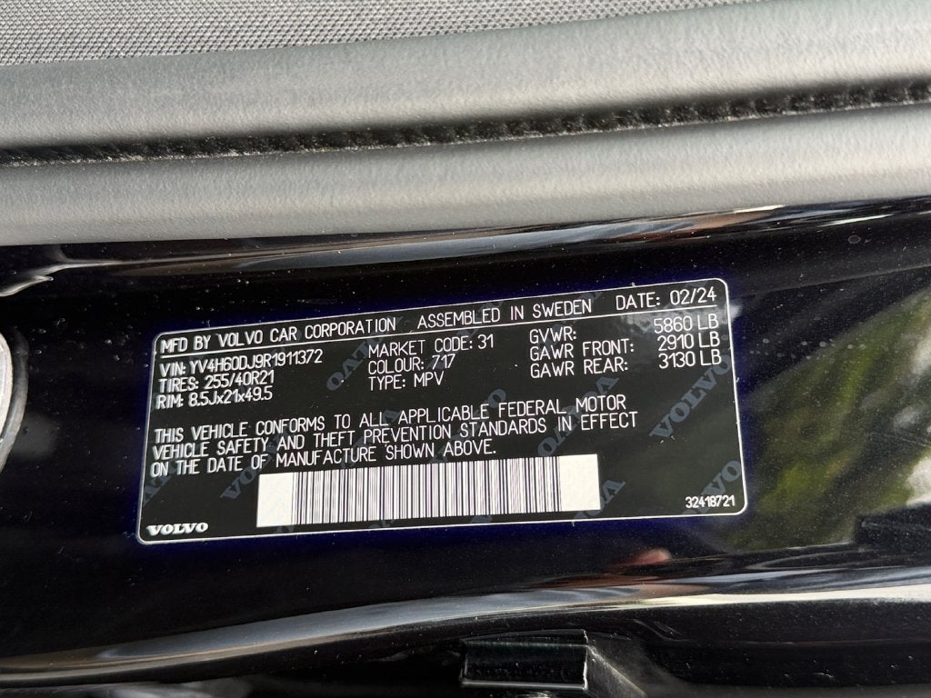 2024 Volvo XC60 Recharge Plug-In Hybrid Ultimate Black Edition Volvo Certified
