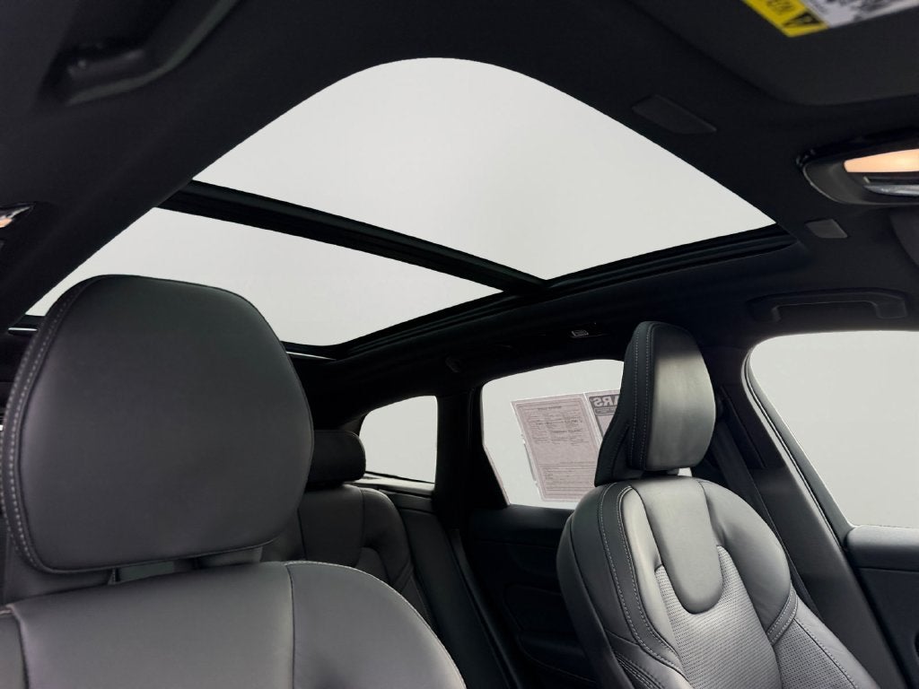 2024 Volvo XC60 Recharge Plug-In Hybrid Ultimate Black Edition Volvo Certified