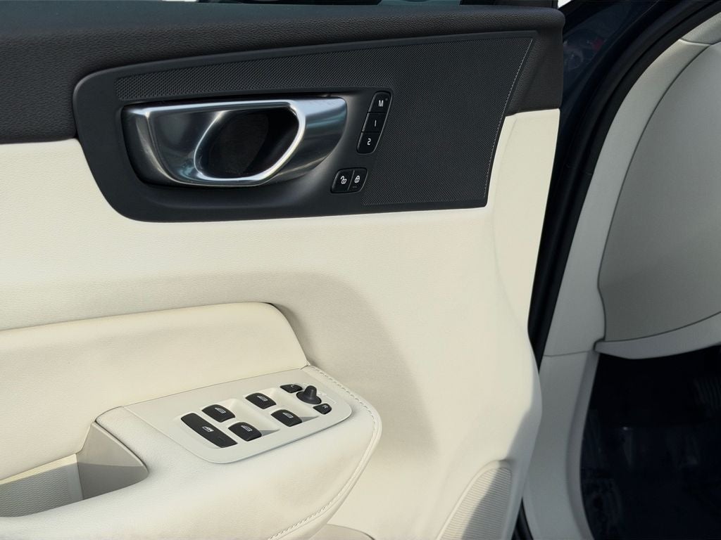 2024 Volvo XC60 Recharge Plug-In Hybrid Core