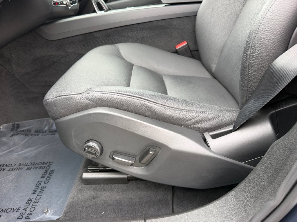 2024 Volvo XC60 Recharge Plug-In Hybrid T8 Plus Dark Theme Volvo Certified