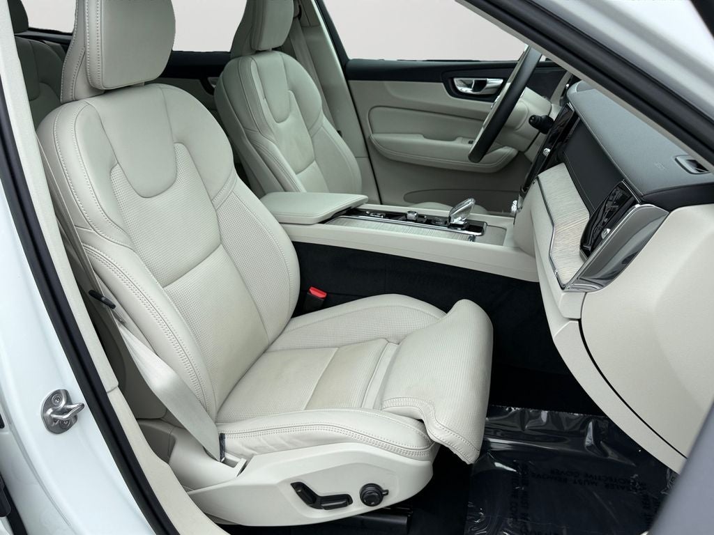 2022 Volvo XC60 Recharge Plug-In Hybrid T8 Inscription