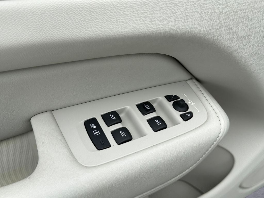 2022 Volvo XC60 Recharge Plug-In Hybrid T8 Inscription