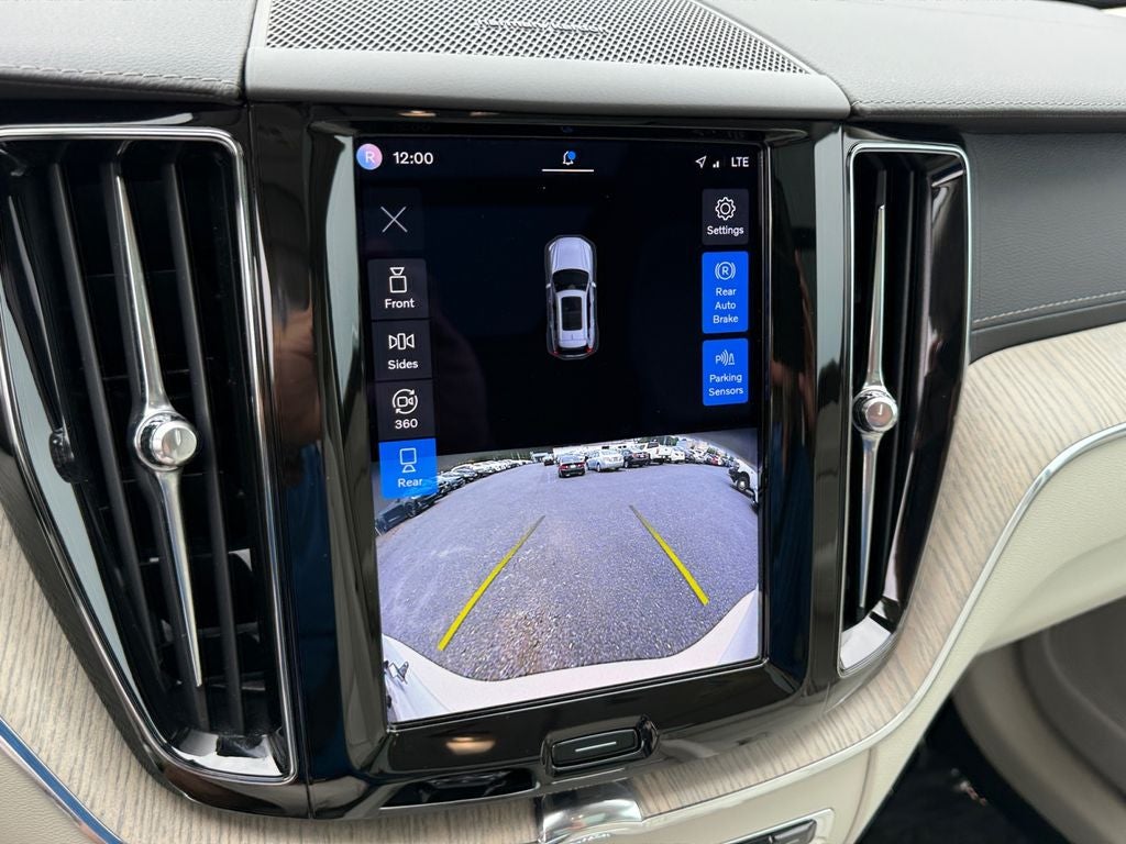 2022 Volvo XC60 Recharge Plug-In Hybrid T8 Inscription