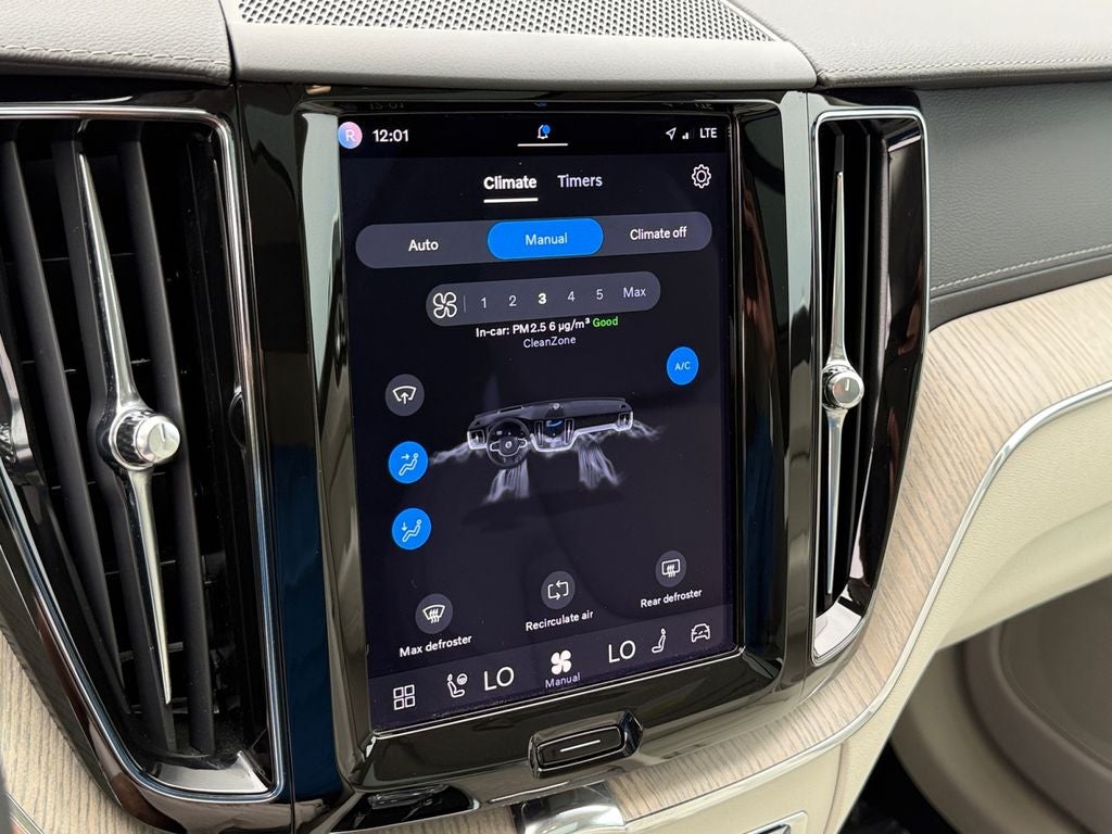 2022 Volvo XC60 Recharge Plug-In Hybrid T8 Inscription
