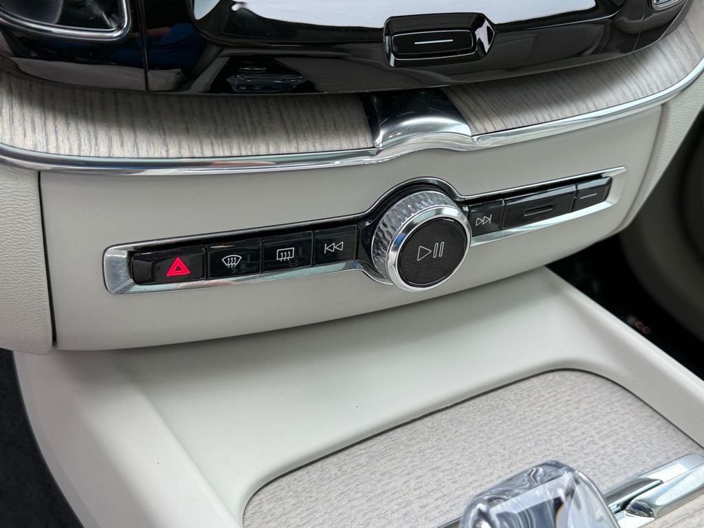 2022 Volvo XC60 Recharge Plug-In Hybrid T8 Inscription