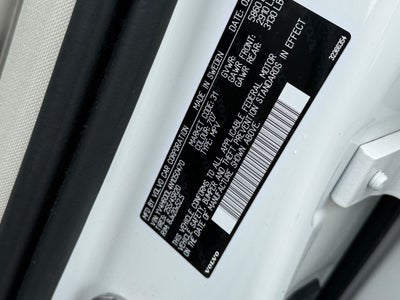 2022 Volvo XC60 Recharge Plug-In Hybrid T8 Inscription