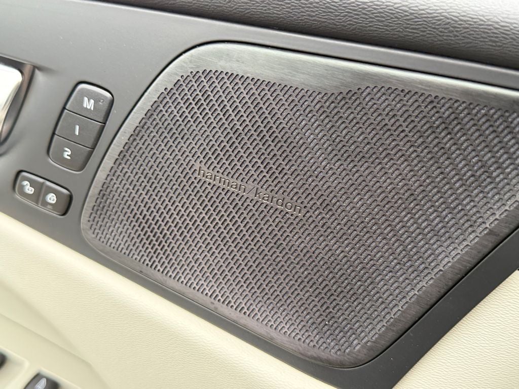 2022 Volvo XC60 Recharge Plug-In Hybrid T8 Inscription