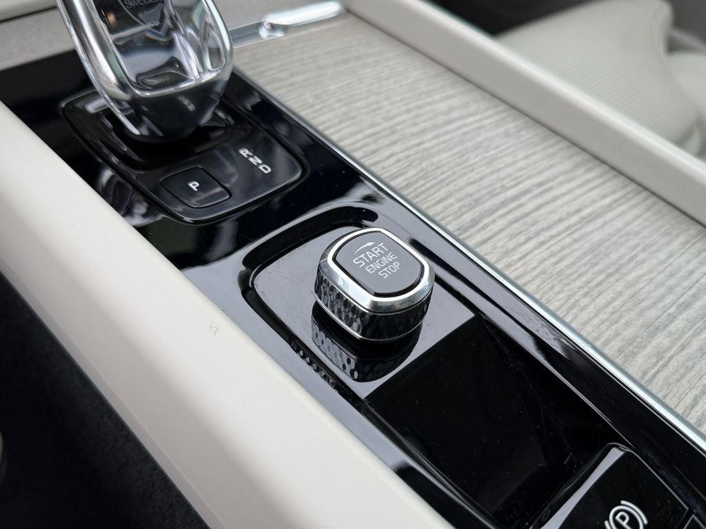 2022 Volvo XC60 Recharge Plug-In Hybrid T8 Inscription