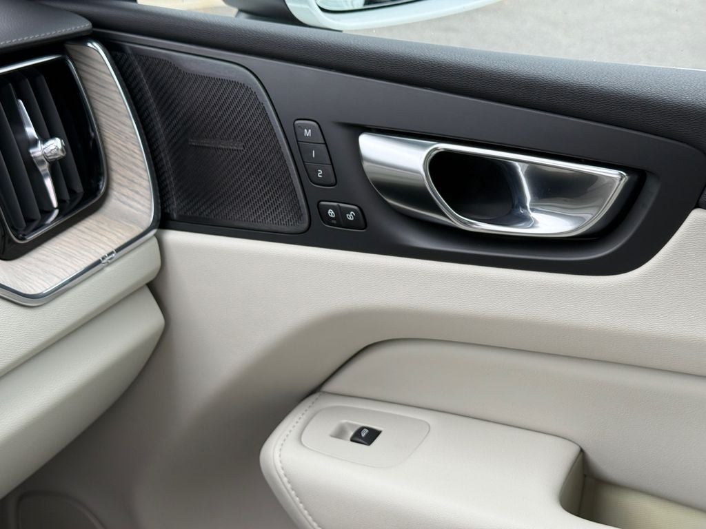 2022 Volvo XC60 Recharge Plug-In Hybrid T8 Inscription