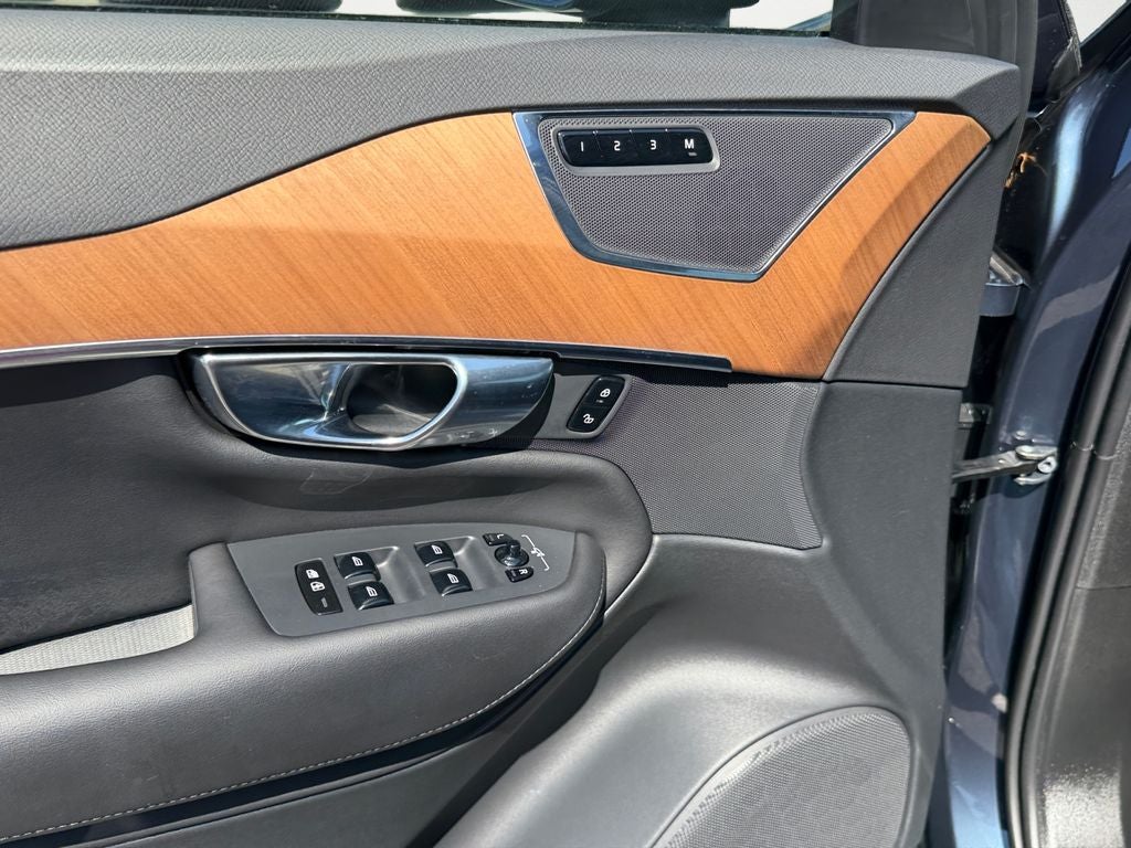 2025 Volvo XC90 Plug-In Hybrid T8 Plus 6 Passenger
