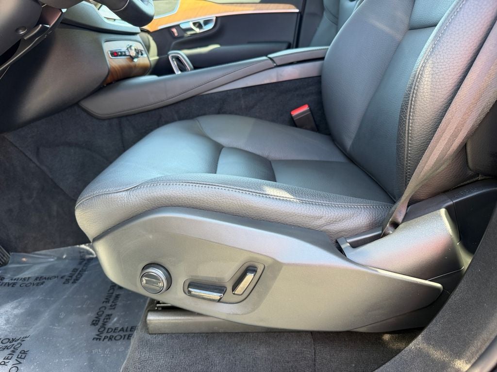 2025 Volvo XC90 Plug-In Hybrid T8 Plus 6 Passenger