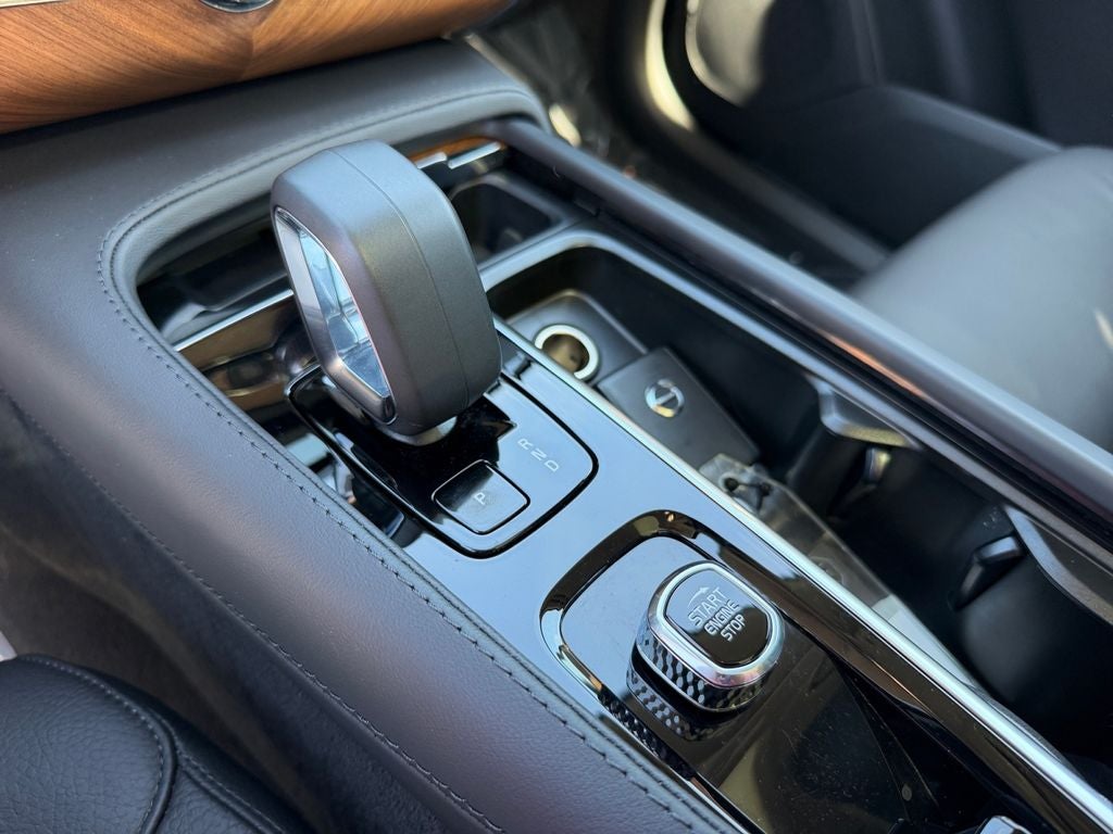 2025 Volvo XC90 Plug-In Hybrid T8 Plus 6 Passenger