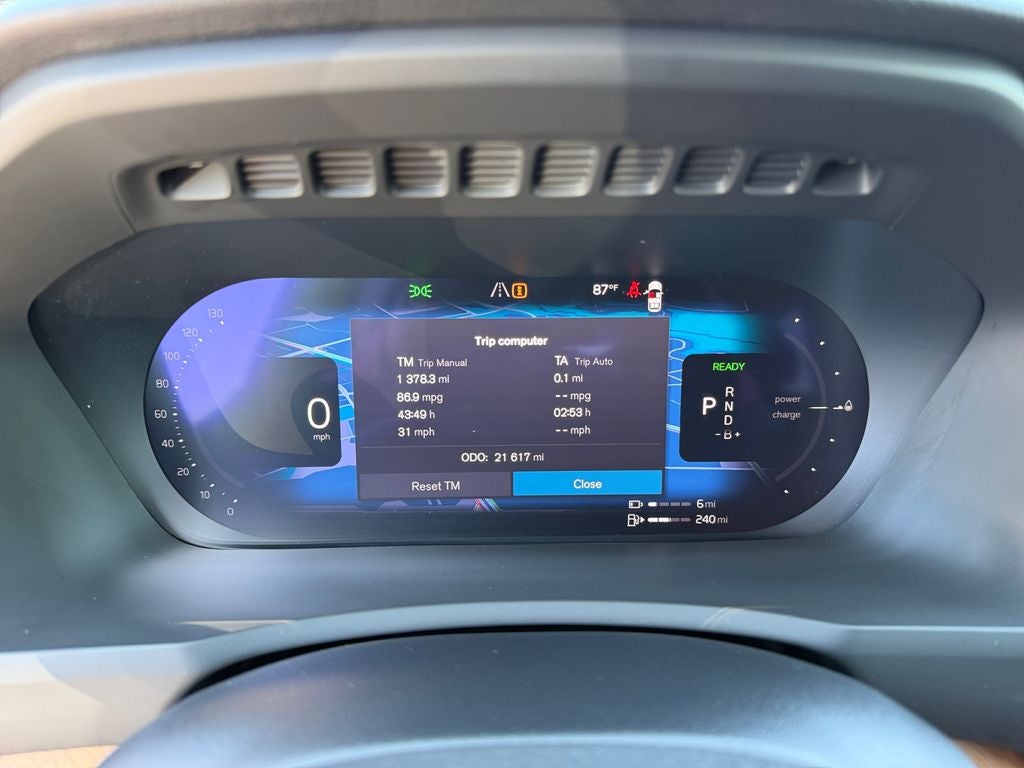 2025 Volvo XC90 Plug-In Hybrid T8 Plus 6 Passenger