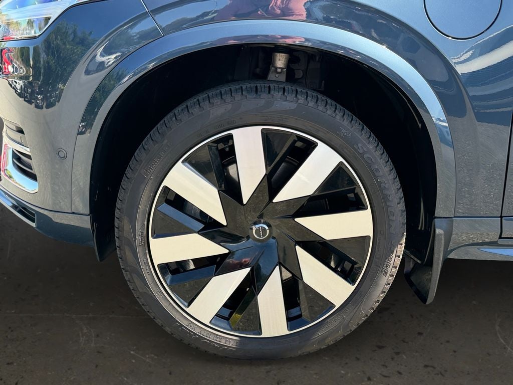 2025 Volvo XC90 Plug-In Hybrid T8 Plus 6 Passenger