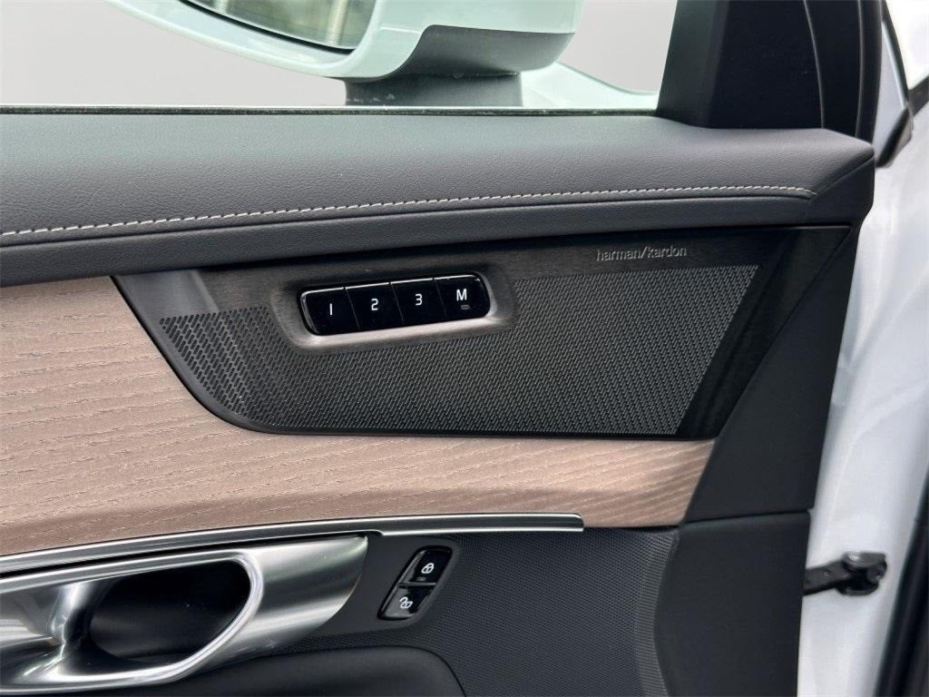 2025 Volvo XC90 Plug-In Hybrid T8 Plus 7 Passenger 2025.5