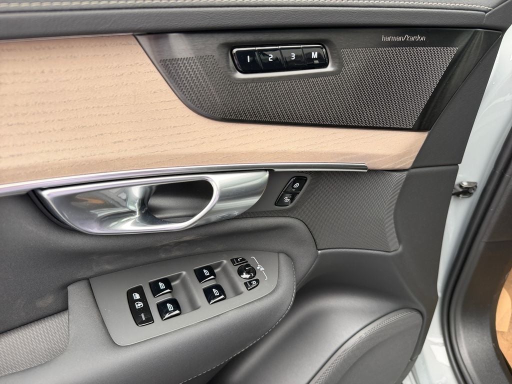 2026 Volvo XC90 Plug-In Hybrid T8 Plus 7 Passenger