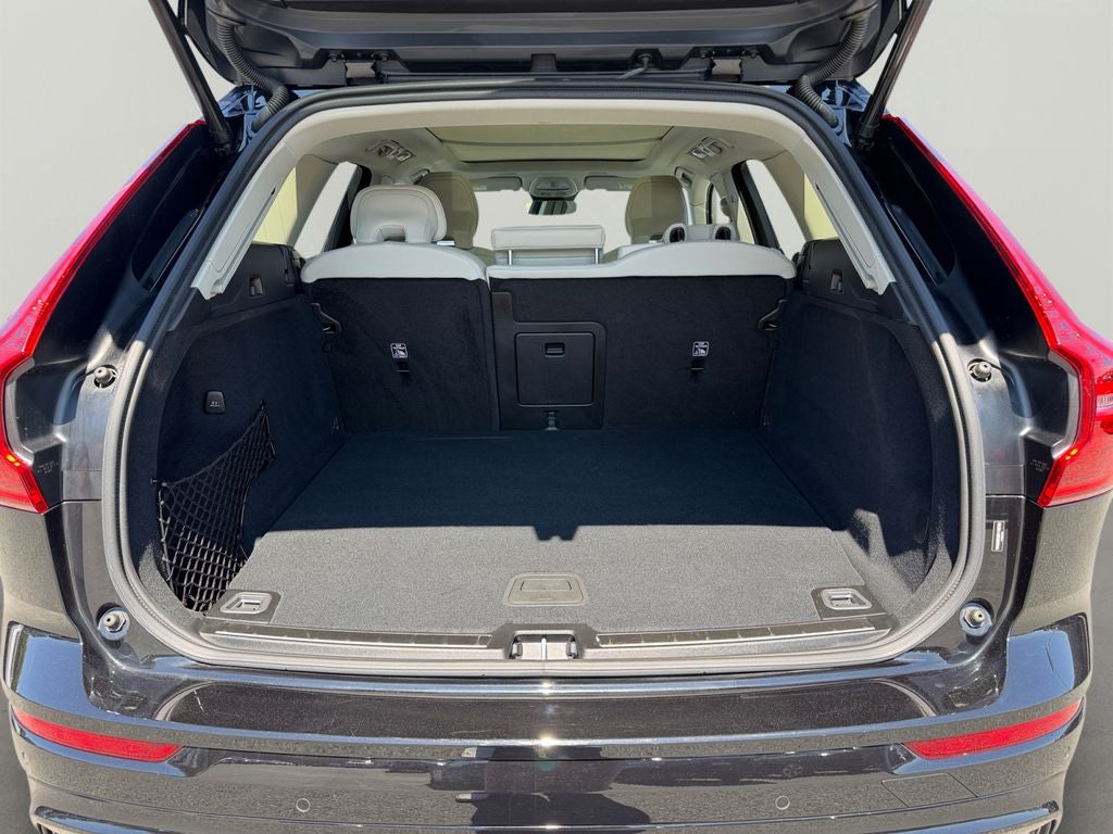 2025 Volvo XC60 Plug-In Hybrid T8 Plus