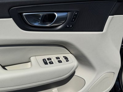 2025 Volvo XC60 Plug-In Hybrid T8 Plus