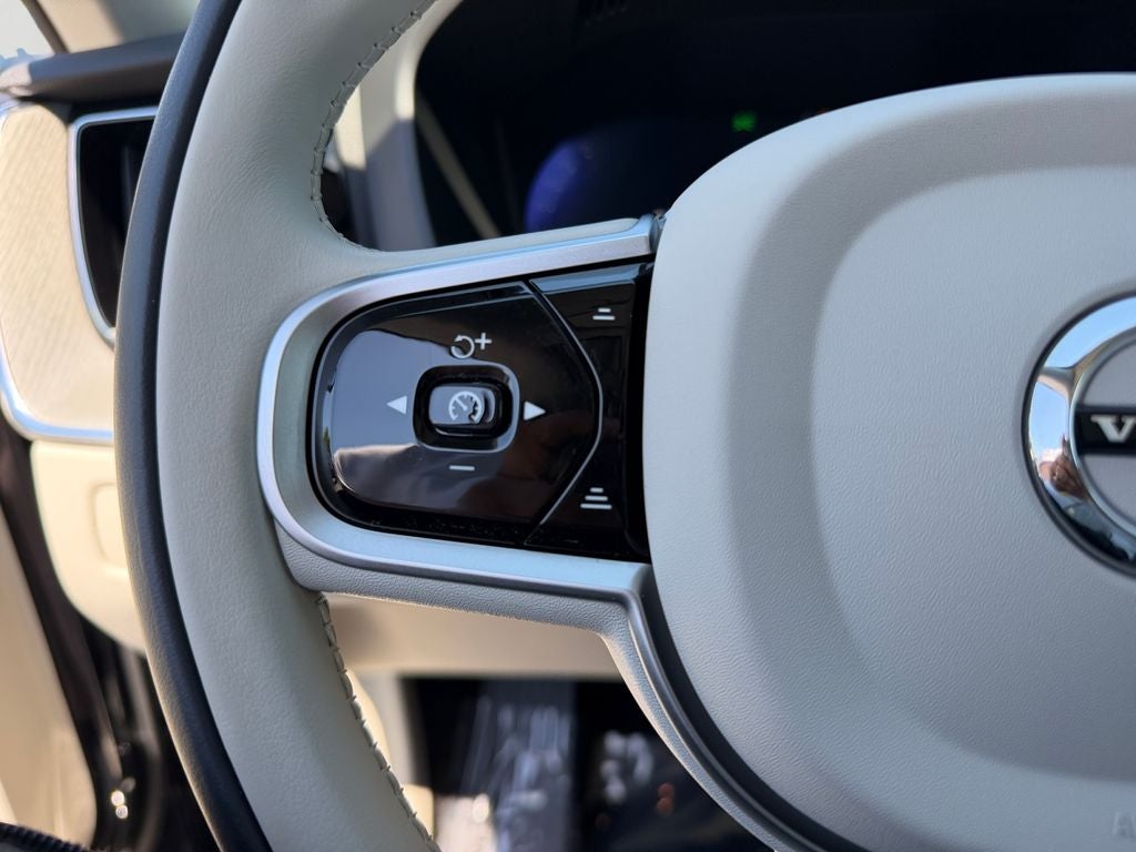 2025 Volvo XC60 Plug-In Hybrid T8 Plus