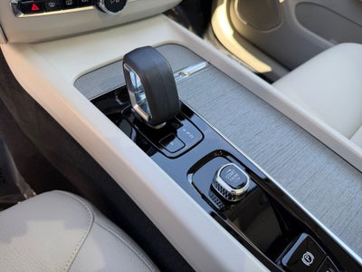 2025 Volvo XC60 Plug-In Hybrid T8 Plus