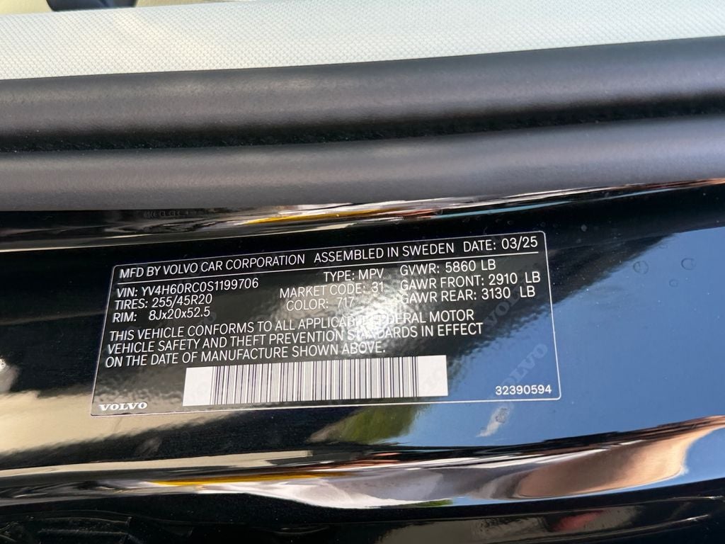 2025 Volvo XC60 Plug-In Hybrid T8 Plus