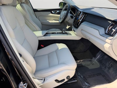 2025 Volvo XC60 Plug-In Hybrid T8 Plus