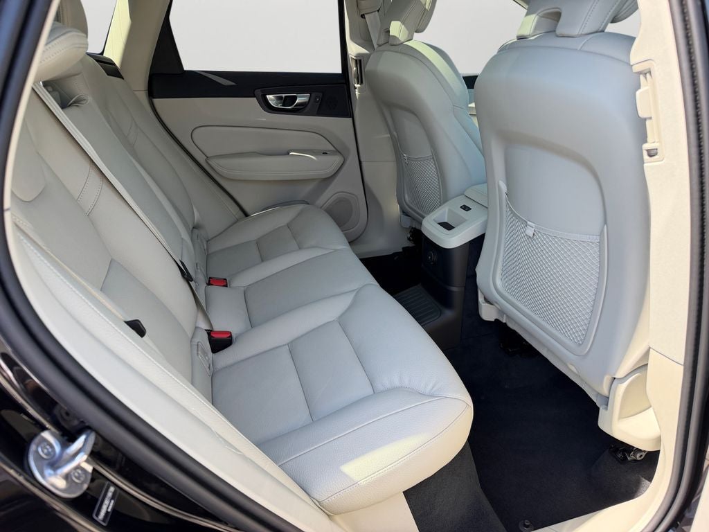 2025 Volvo XC60 Plug-In Hybrid T8 Plus