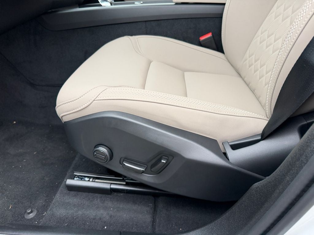 2026 Volvo XC60 Plug-In Hybrid T8 Plus