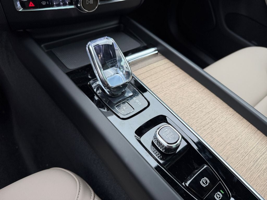 2026 Volvo XC60 Plug-In Hybrid T8 Plus