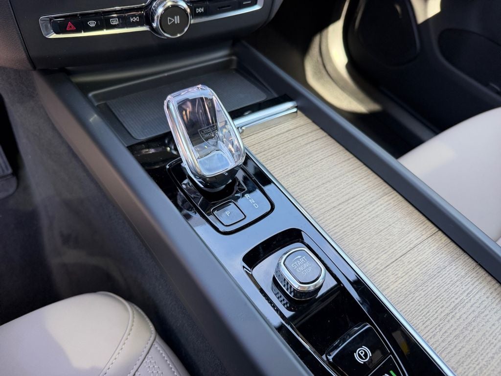 2026 Volvo XC60 Plug-In Hybrid T8 Plus