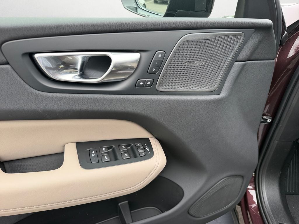 2026 Volvo XC60 Plug-In Hybrid T8 Plus