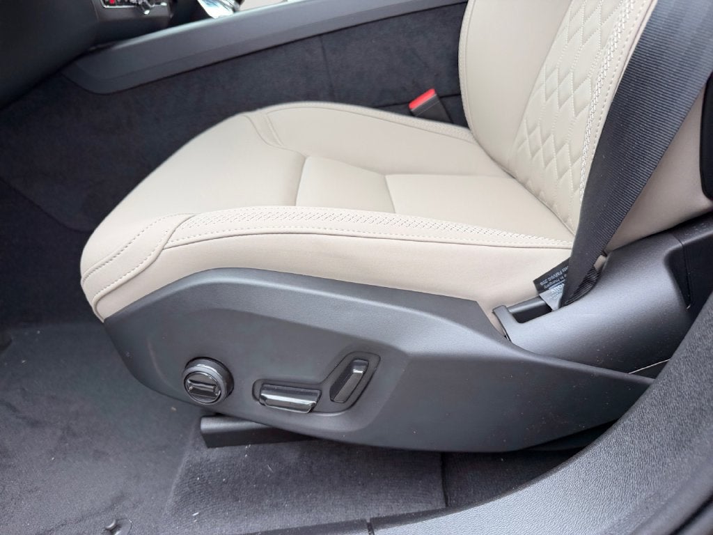 2026 Volvo XC60 Plug-In Hybrid T8 Plus
