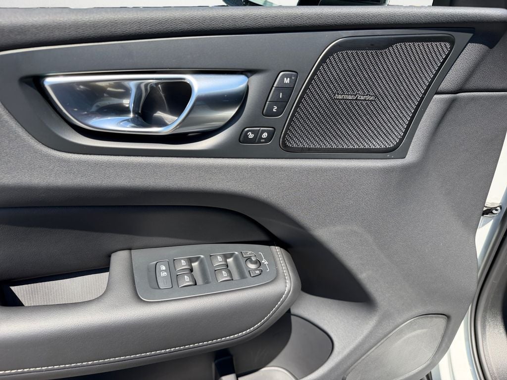 2025 Volvo XC60 Plug-In Hybrid T8 Ultra