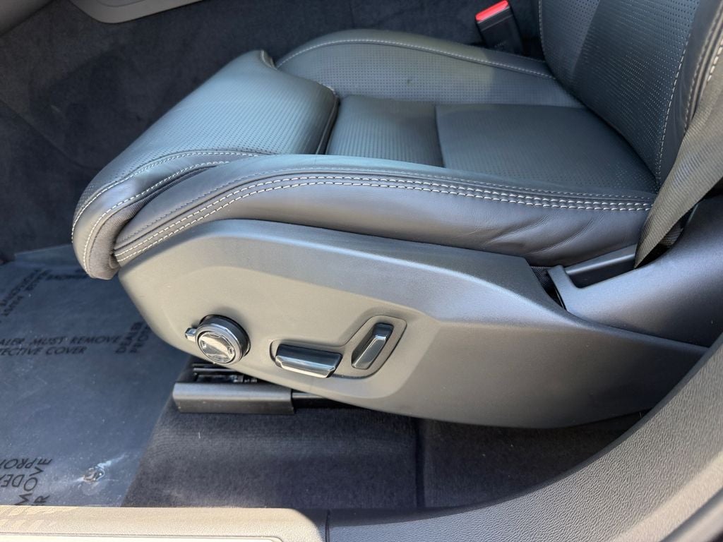 2025 Volvo XC60 Plug-In Hybrid T8 Ultra