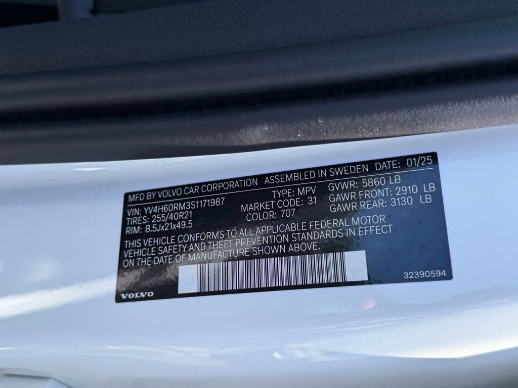2025 Volvo XC60 Plug-In Hybrid T8 Ultra