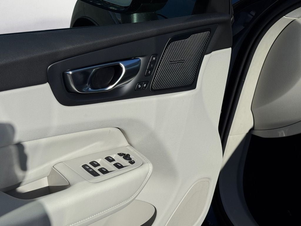 2026 Volvo XC60 Plug-In Hybrid T8 Ultra