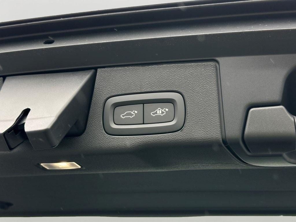 2026 Volvo XC60 Plug-In Hybrid T8 Ultra