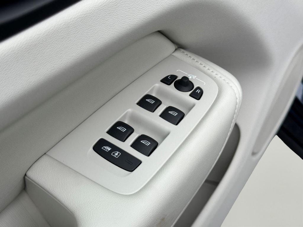 2026 Volvo XC60 Plug-In Hybrid T8 Ultra