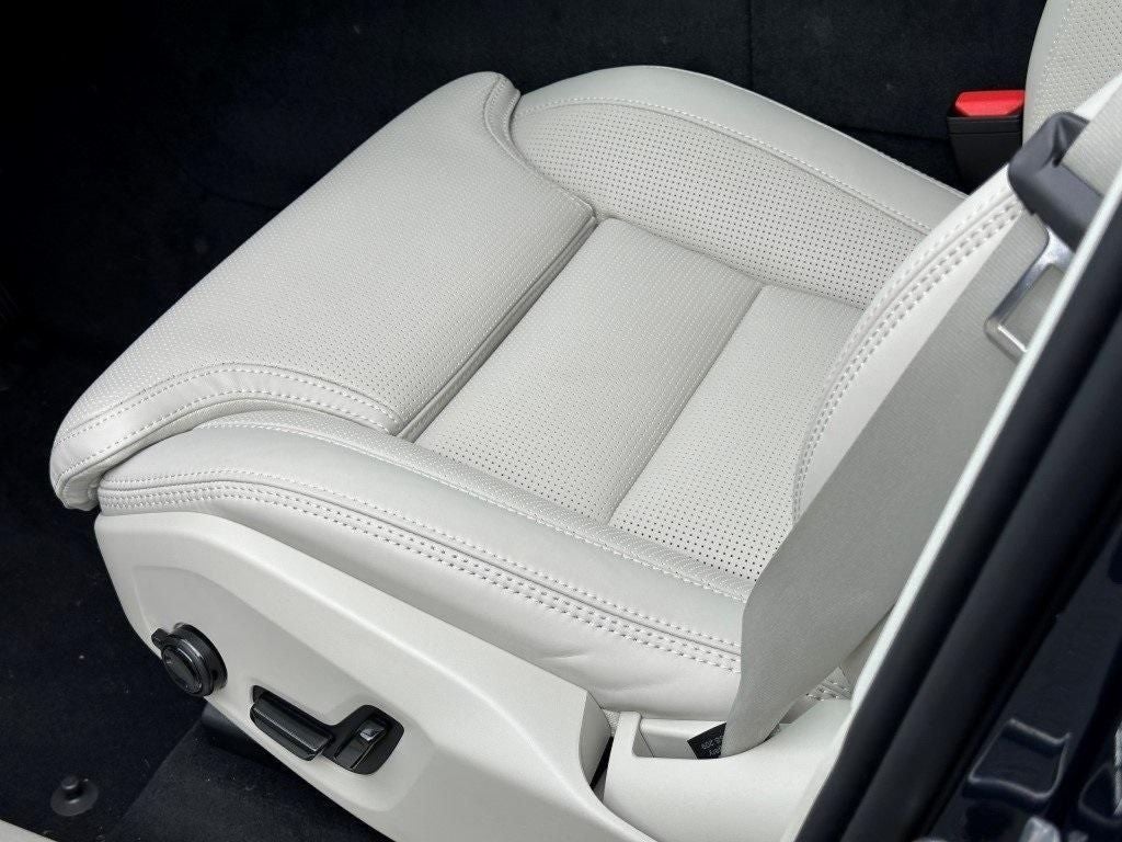 2026 Volvo XC60 Plug-In Hybrid T8 Ultra