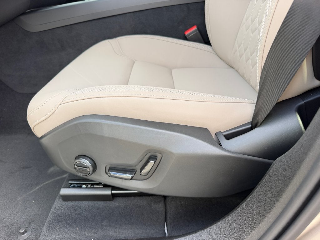 2027 Volvo XC60 Plug-In Hybrid T8 Plus