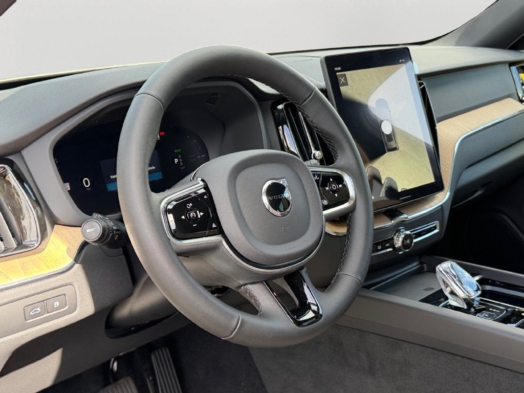 2027 Volvo XC60 Plug-In Hybrid T8 Plus
